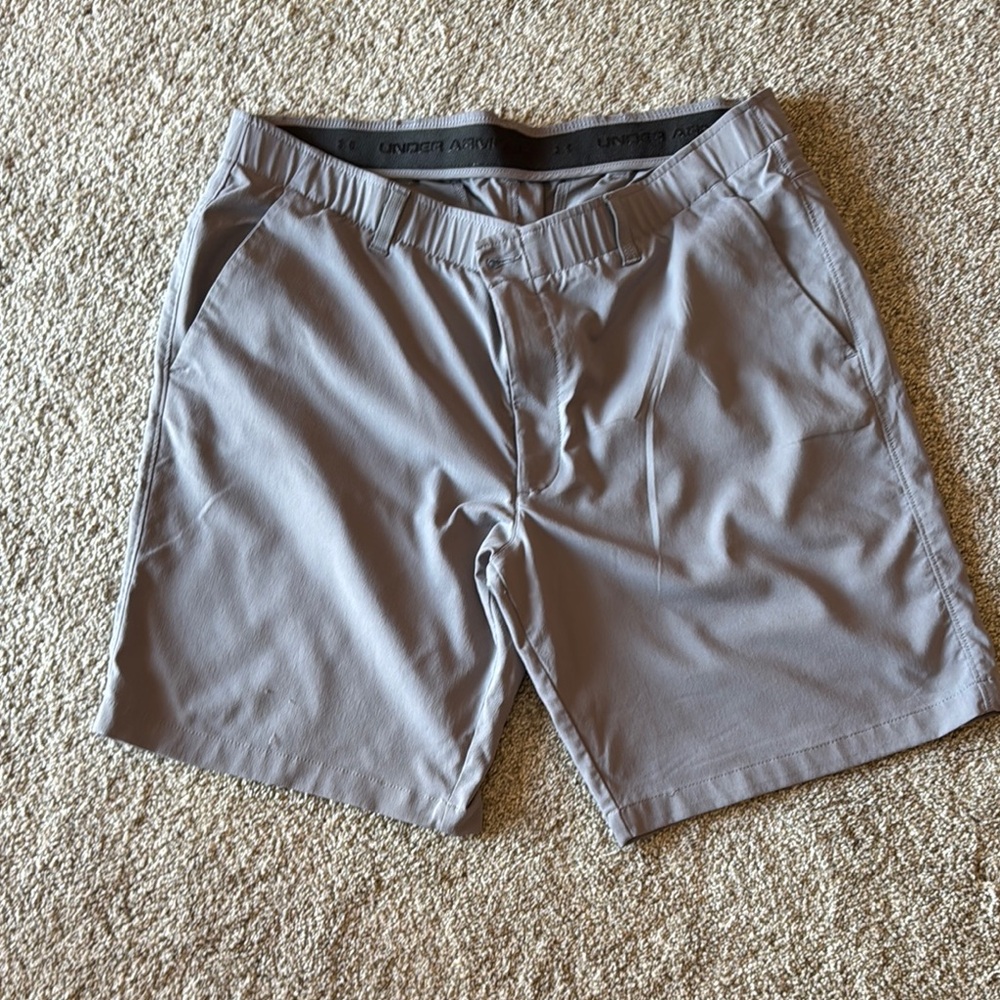 Under Armour Men's Gray Shorts size 42